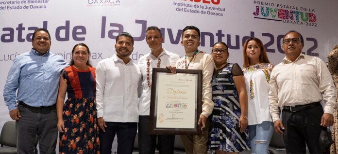 Entre la Tradición y la Innovación el Arte Textil de Boris García Ildefonso -AlternativaTlx