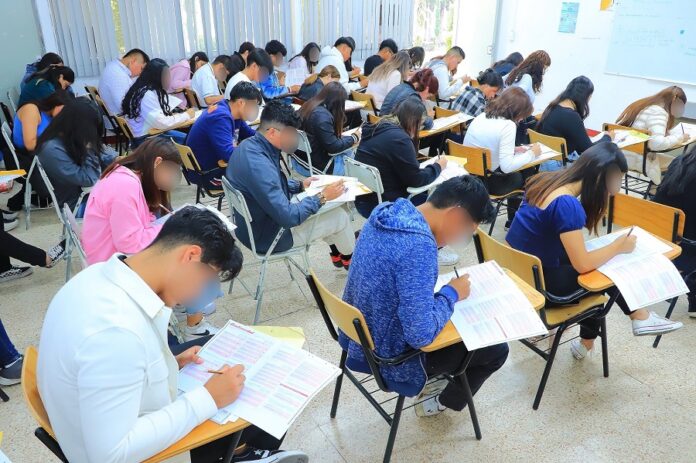 Entrega UATx Cuadernillos CENEVAL para Examen de Admisión - AlternativaTlx