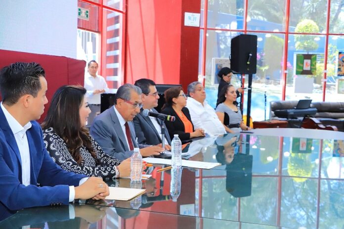 Formalizan Diputados Invitación para la Inscripción en Letras Doradas del Nombre de la UATx - AlternativaTlx