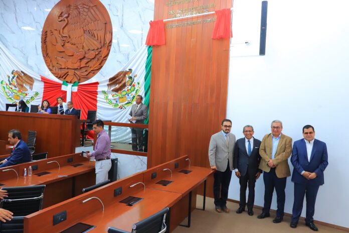 Inscriben en Letras Doradas el Nombre de la UATx en el Muro de Honor del Congreso Local - AlternativaTlx