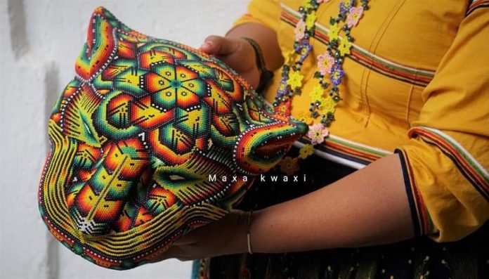 Angélica Cosío Candelario, Artesana Wixárika que Teje Historias y Tradiciones con Cada Hilo -AlternativaTlx