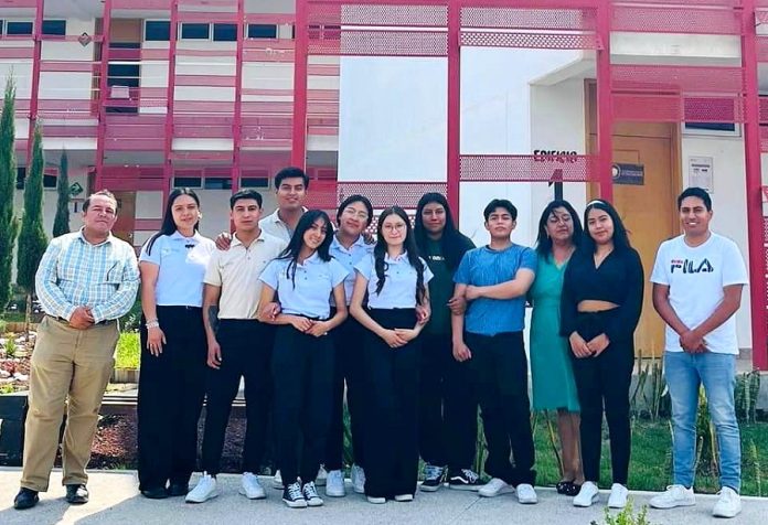 Obtienen Estudiantes de la UATx Primeros Lugares en Expo Emprendedora ANFECA - AlternativaTlx