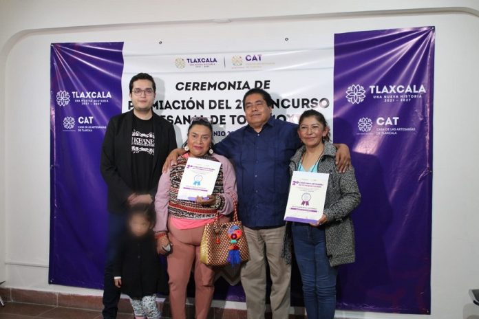 Premian a Ganadores del Segundo Concurso Artesanal de Totomoxtle 2024 -AlternativaTlx