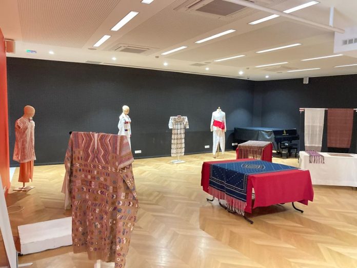 Se Exhiben en Francia 24 Obras de Arte Textil Mexicano -AlternativaTlx