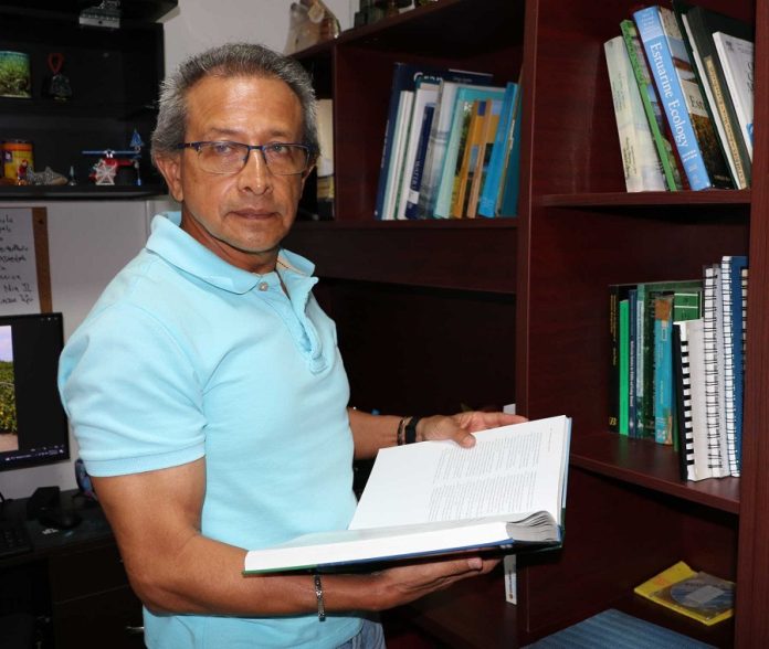 Egresado de la UAG Dedica su Vida a la Restauración Ambiental -AlternativaTlx