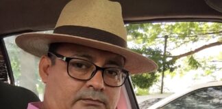 El Artesano Paulino Nangullasmú 40 Años de Elaboración de Máscara de Parachico -AlternativaTlx