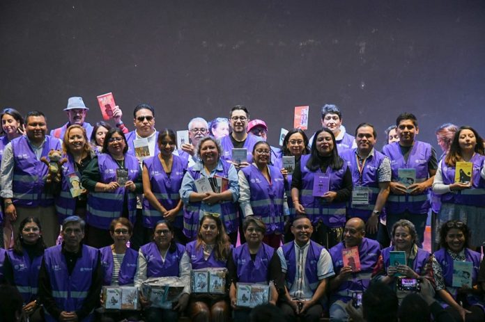 Entrega Secretaría de Cultura Acervos y Uniformes a Voluntarios del Programa Nacional de Salas de Lectura -AlternativaTlx