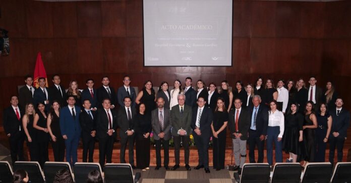 Médicos de la UAG Culminaninternado en los Hospitales Ramón Garibay y Terranova -AlternativaTlx