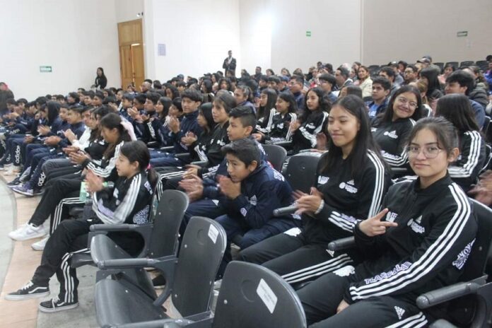 Abanderan a más de 100 Deportistas para Juegos Nacionales Populares 2024 -AlternativaTlx