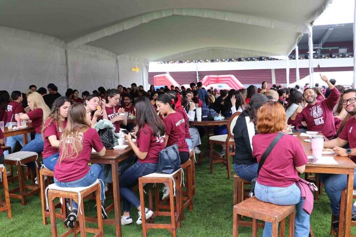 Dan Bienvenida Cientos de Estudiantes a la Familia UAG -AlternativaTlx