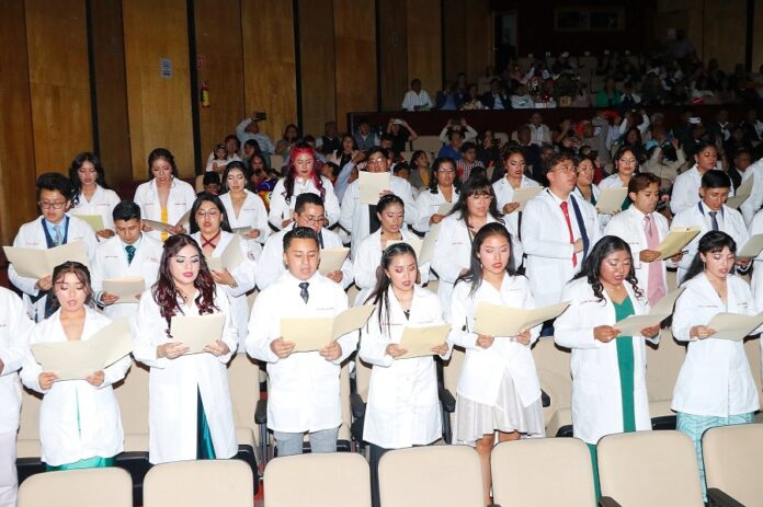 Egresó UATx Profesionistas en Química Clínica - AlternativaTlx