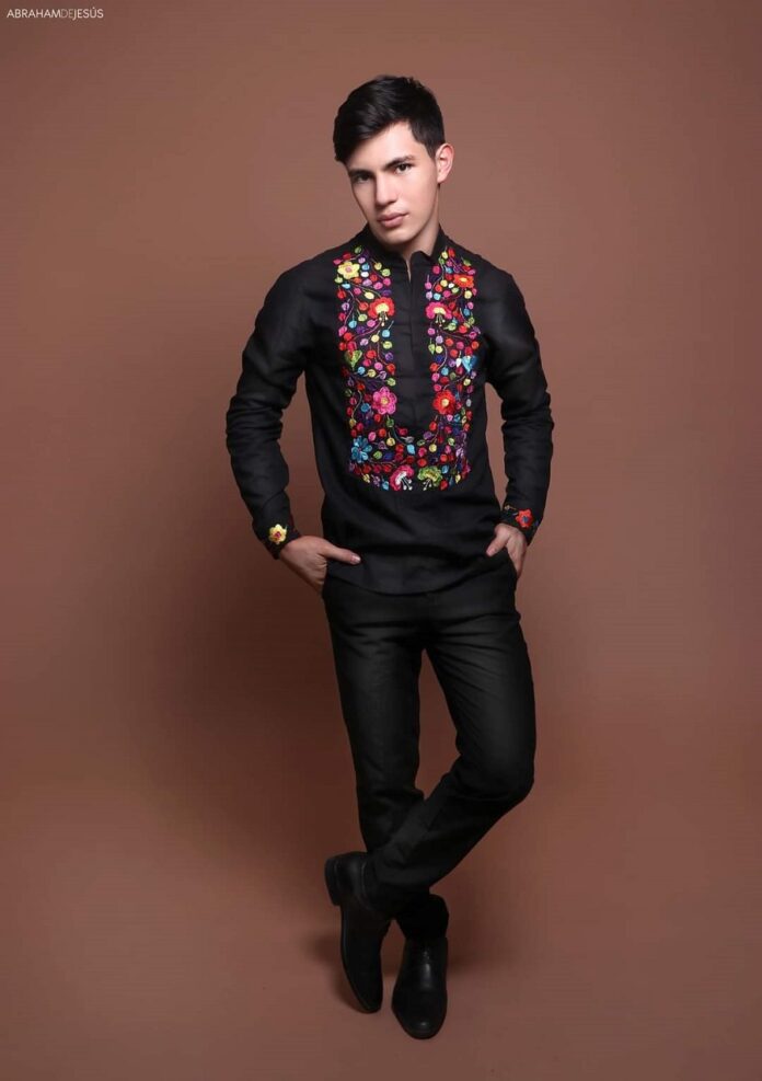 El Artesano Nahua Justino Damiano Domínguez Lleva su Legado Textil más Allá de México -AlternativaTlx