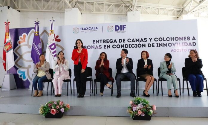 Gobernadora y Presidenta del SEDIF Dan Alivio a Pacientes en Inmovilidad y a sus Cuidadores -AlternativaTlx