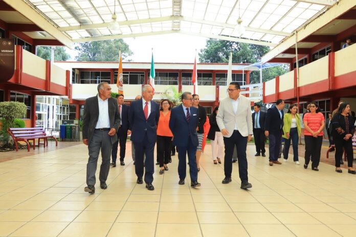 Inauguró Rector de la UATx la Plaza de Grandeza y de la Autorrealización - AlternativaTlx
