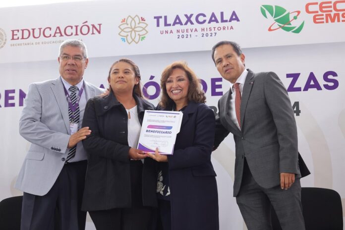 Destaca Gobernadora Esfuerzo de Docentes -AlternativaTlx