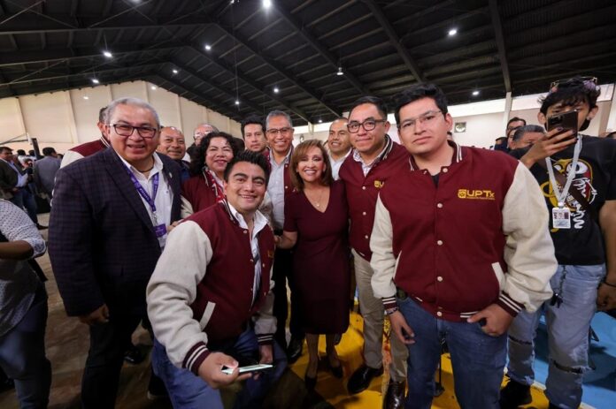 Gobernadora Entrega Apoyos del Programa Uniformes Escolares Gratuitos -AlternativaTlx