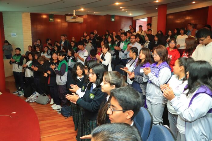 Miden sus Conocimientos Estudiantes de Bachillerato en la Olimpiada de Biología - AlternativaTlx