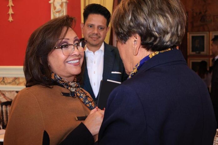 Atiende Gobernadora Peticiones Ciudadanas y da Muestra de su Política de Gobierno Abierto -AlternativaTlx
