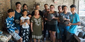 Brenda Gutiérrez y Adela García, Diseñadora y Artesana, Juntas por el Rescate de la Alfarería Tradicional de Paticajo, Minatitlán -AlternativaTlx
