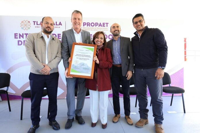 Entrega Gobernadora Lorena Cuéllar Certificados Ambientales -AlternativaTlx