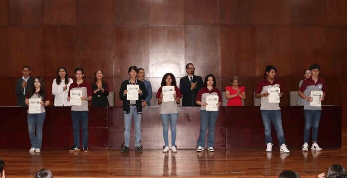 Estudiantes de UAG High School se Certifican en Inglés -AlternativaTlx