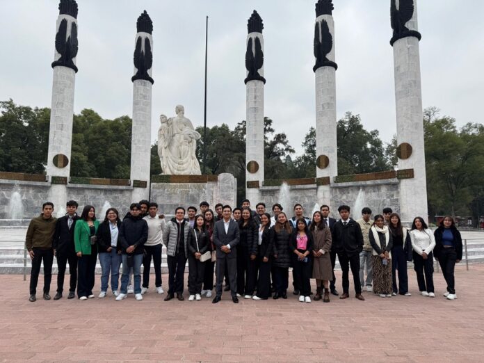 Estudiantes de la UATx Visitan el Senado de la República y el Castillo de Chapultepec -AlternativaTlx
