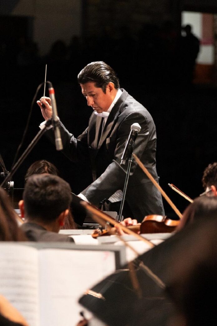 La Orquesta Escuela Carlos Chávez y Horacio Franco Armaron una Fiesta Cervantina con Danzones, un Paso Doble, Zarzuela y Algo de Ópera -AlternativaTlx