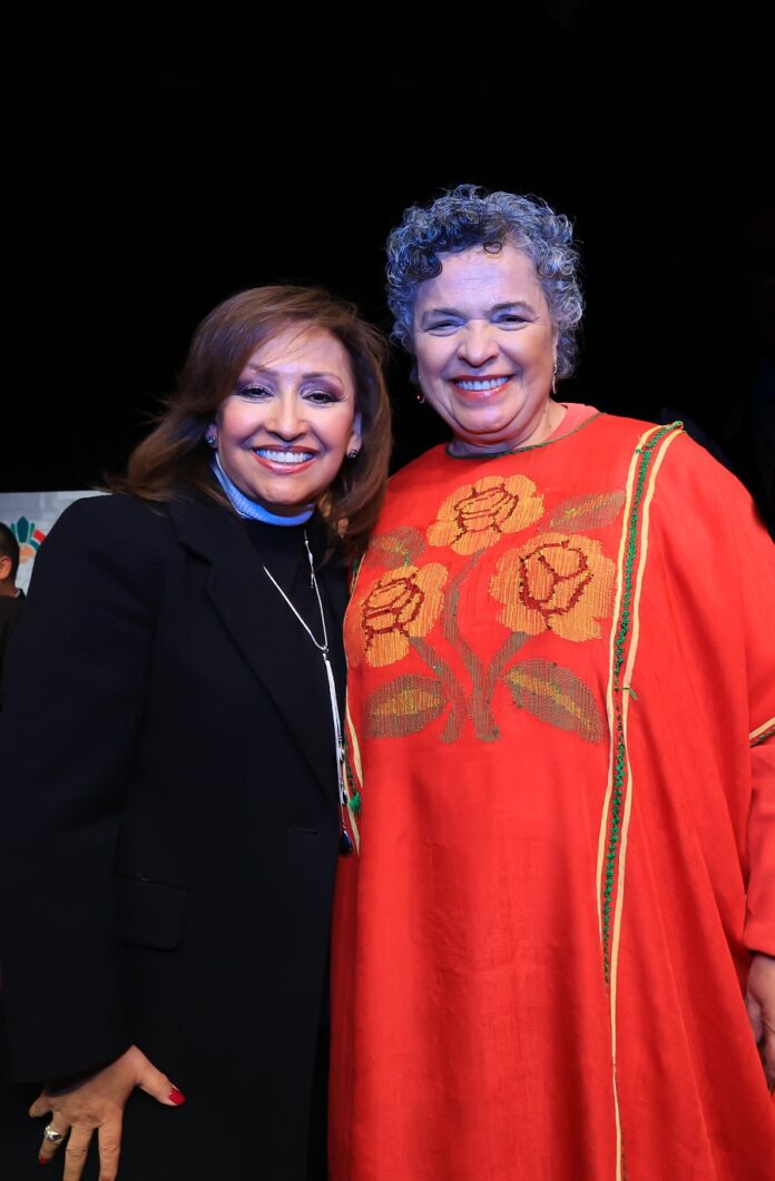 Recibe Exgobernadora Beatriz Paredes Rangel Presea Tlaxcala 2024 -AlternativaTlx