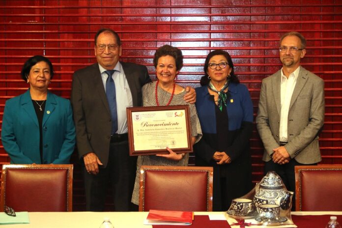 Reconoce la UATx Prolífica Trayectoria de la Doctora Gabriela González Mariscal Curiel -AlternativaTlx