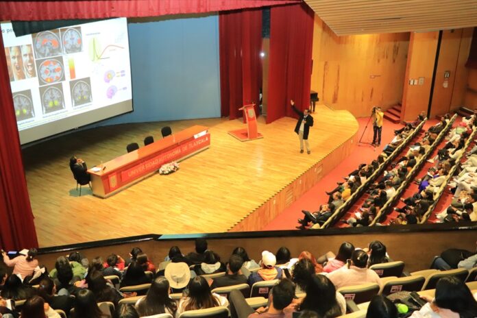 “Enséñale a tu Cerebro Quién Manda” es la Ponencia que Ofreció el Dr. Eduardo Calixto en la UATx - AlternativaTlx