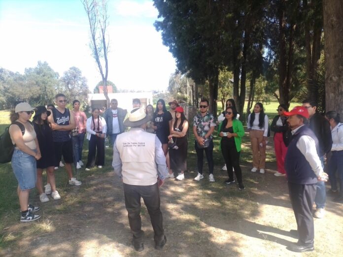 Estudiantes de Intercambio Académico en la UATx Visitan Cacaxtla - AlternativaTlx