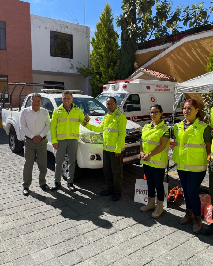 Entrega Presidente Alfonso Sánchez García Equipamiento a Personal de la Coordinación Municipal de Protección Civil -AlternativaTlx