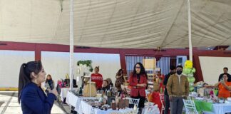 Estudiantes de la UATx y Artesanos Ofrecen sus Productos en la “Feria del Emprendimiento” - AlternativaTlx