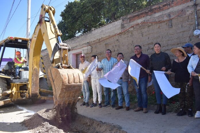 “Los Vecinos de la Privada Álvarez del Campo serán Beneficiados con esta Obra”: Miguel Acatzi -AlternativaTlx