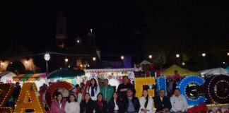 Miguel Acatzi Encabeza el Encendido del Árbol Navideño en Zacatelco -AlternativaTlx