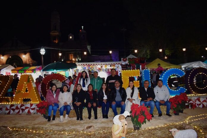 Miguel Acatzi Encabeza el Encendido del Árbol Navideño en Zacatelco -AlternativaTlx