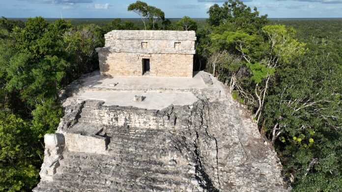 Con el Promeza, se da Mantenimiento al Edificio NOHOCH MUL, en Cobá, Quintana Roo -AlternativaTlx