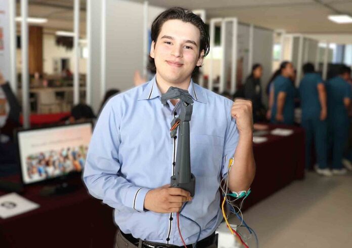 Egresado de la UAG Diseña Innovador Brazo Robótico -AlternativaTlx