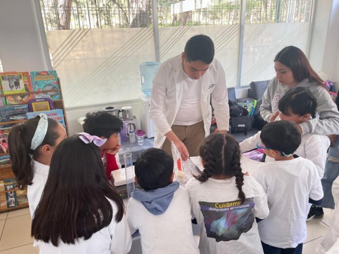 Exploran Niños Principios Básicos de Ciencia y Toman Clases de Yoga en la UAIM de la UATx - AlternativaTlx