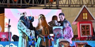 Los Reyes Magos y Cjava Santos Unieron a las Familias de Huamantla en el Tradicional Corte de Rosca -AlternativaTlx