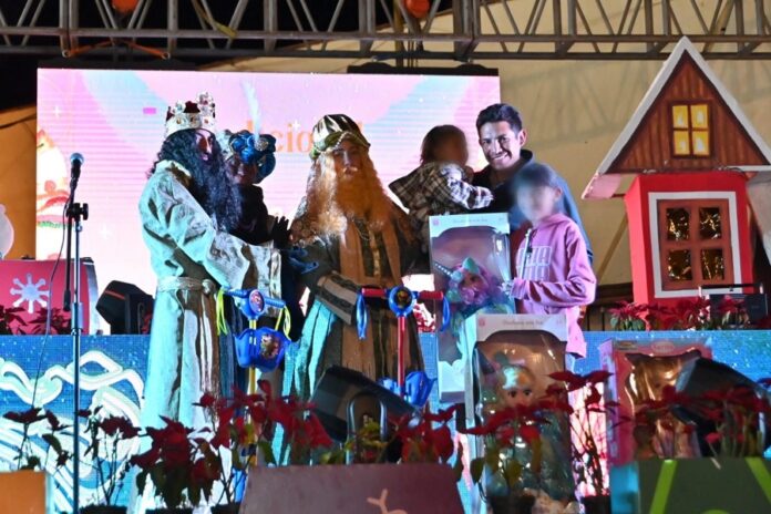 Los Reyes Magos y Cjava Santos Unieron a las Familias de Huamantla en el Tradicional Corte de Rosca -AlternativaTlx