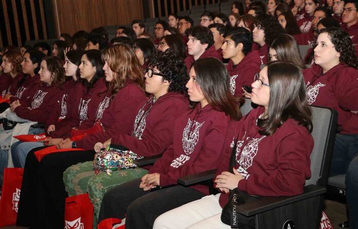 Nuevos Estudiantes, se Alistan para Construir un Legado de Éxito y Excelencia  -AlternativaTlx