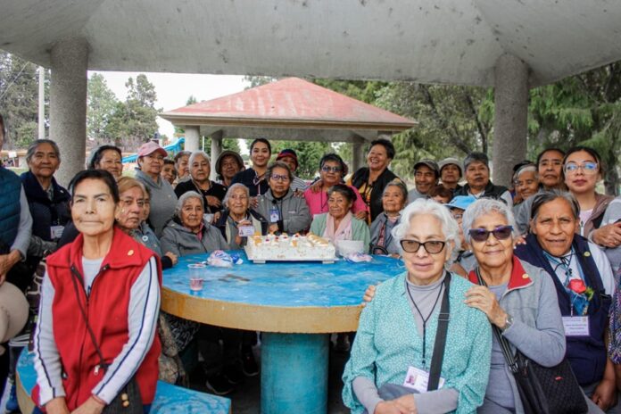 Adultos Mayores Celebran el Día del Amor y la Amistad en el Centro Turístico de Zacatelco- AlternativaTlx