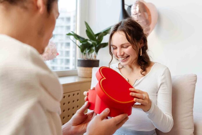 Aprende a Cuidar tu Presupuesto este Día del Amor y la Amistad