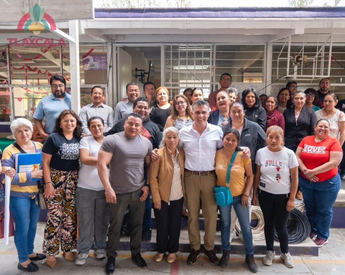 Beneficia Presidente Alfonso Sánchez a Escuelas de Atlahapa con Entrega de Suministros Eléctricos- AlternativaTlx