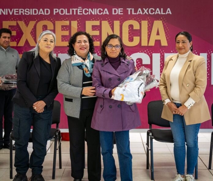 Se distribuyeron más de mil 500 uniformes, que incluyen pantalón, playera, chamarra y chaleco