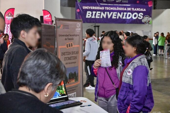 Estudiantes Encuentran Opciones para su Futuro en la Feria Universitaria Organizada por el Gobierno de Huamantla y la UTT Estudiantes Encuentran Opciones para su Futuro en la Feria Universitaria Organizada por el Gobierno de Huamantla y la UTT- AlternativaTlx