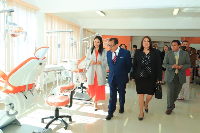 Inaugura Rector de la UATx la Clínica de Cirugía Bucal en Odontología - AlternativaTlx