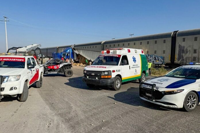 PC Brinda Auxilio a Dos Lesionados Policía de Huamantla Atiende Percance entre Tren y Tráiler; PC Brinda Auxilio a Dos Lesionados- AlternativaTlx