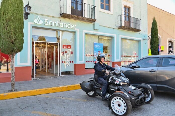 Policía Municipal de Huamantla Brinda Protección a Cuentahabiente tras Realizar Trámite Bancario Policía Municipal de Huamantla Brinda Protección a Cuentahabiente tras Realizar Trámite Bancario- AlternativaTlx
